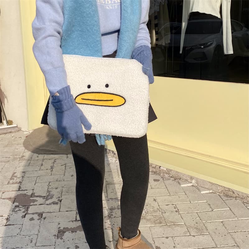 パソコンケース もこもこアヒル顔刺繍パソコンケース