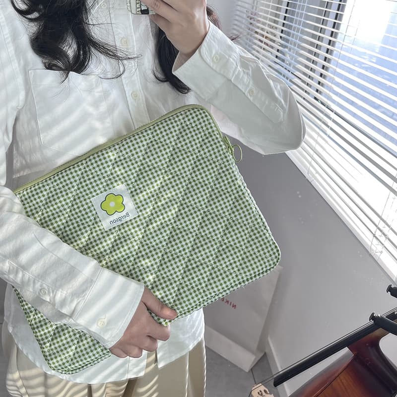 パソコンケース 小花ワッペン付きギンガムチェック柄パソコンケース