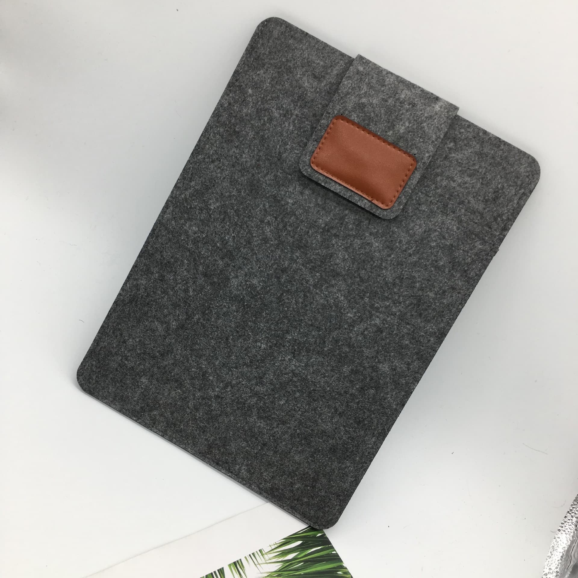 パソコンケース 天然羊毛素材のスリム型ノートパソコン保護ケース