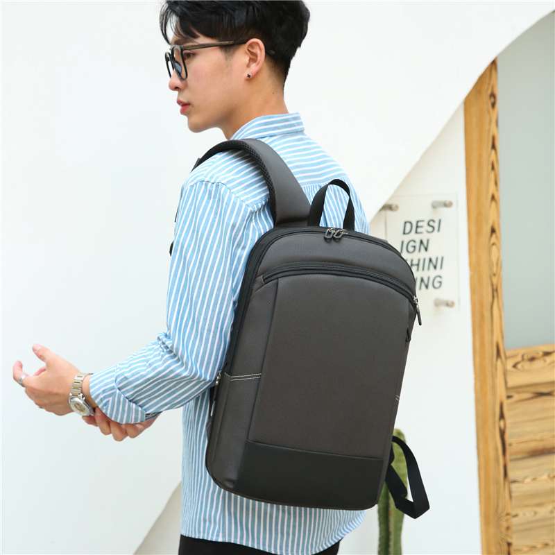 パソコンケース　15.6インチ 洗練デザイン軽量リュック型パソコンケース 通勤 通学 ビジネス