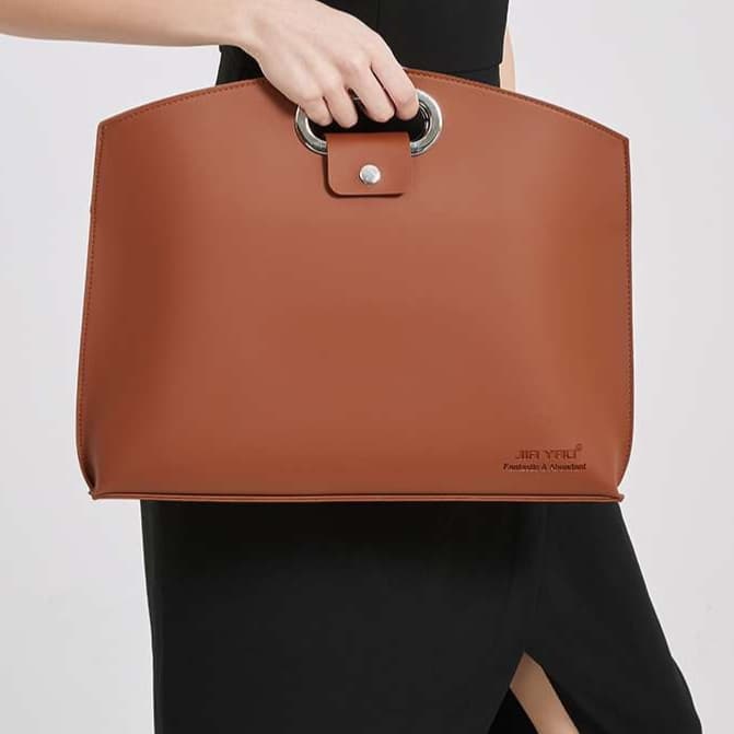 パソコンケース　13インチ～15.6インチ 金属ハンドル付き革製ポーチセットパソコンケース ビジネス 通勤 商談