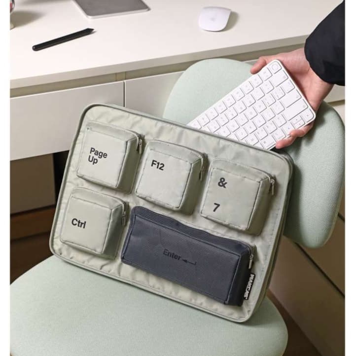 キーボード型パソコンケース　16インチまでのノートパソコンに対応。キーボード風が可愛い