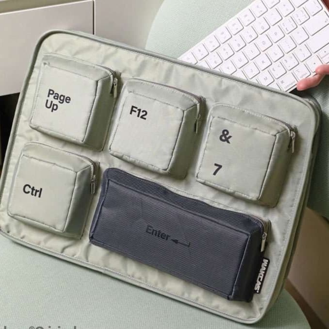 キーボード型パソコンケース　16インチまでのノートパソコンに対応。キーボード風が可愛い