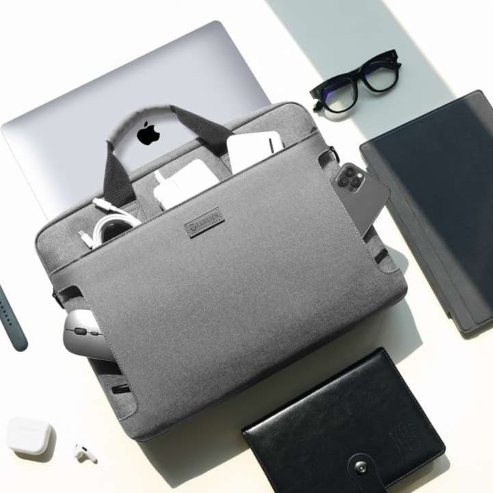 パソコンケース シンプル高機能で大容量　ノートパソコンバッグ　ビジネスバックとしても◎