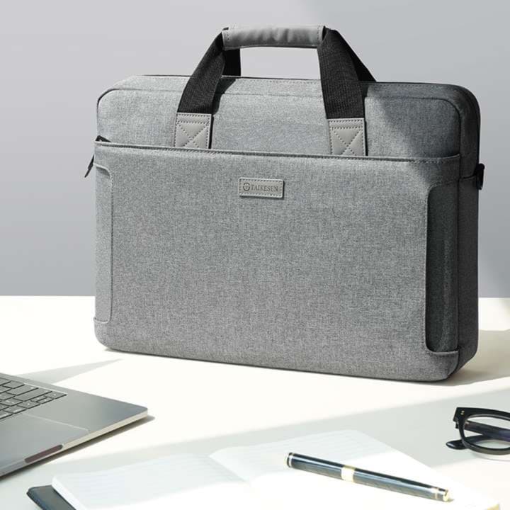 パソコンケース シンプル高機能で大容量　ノートパソコンバッグ　ビジネスバックとしても◎