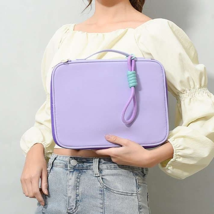 パソコンケース　軽くて持ち運びやすいパソコンケース