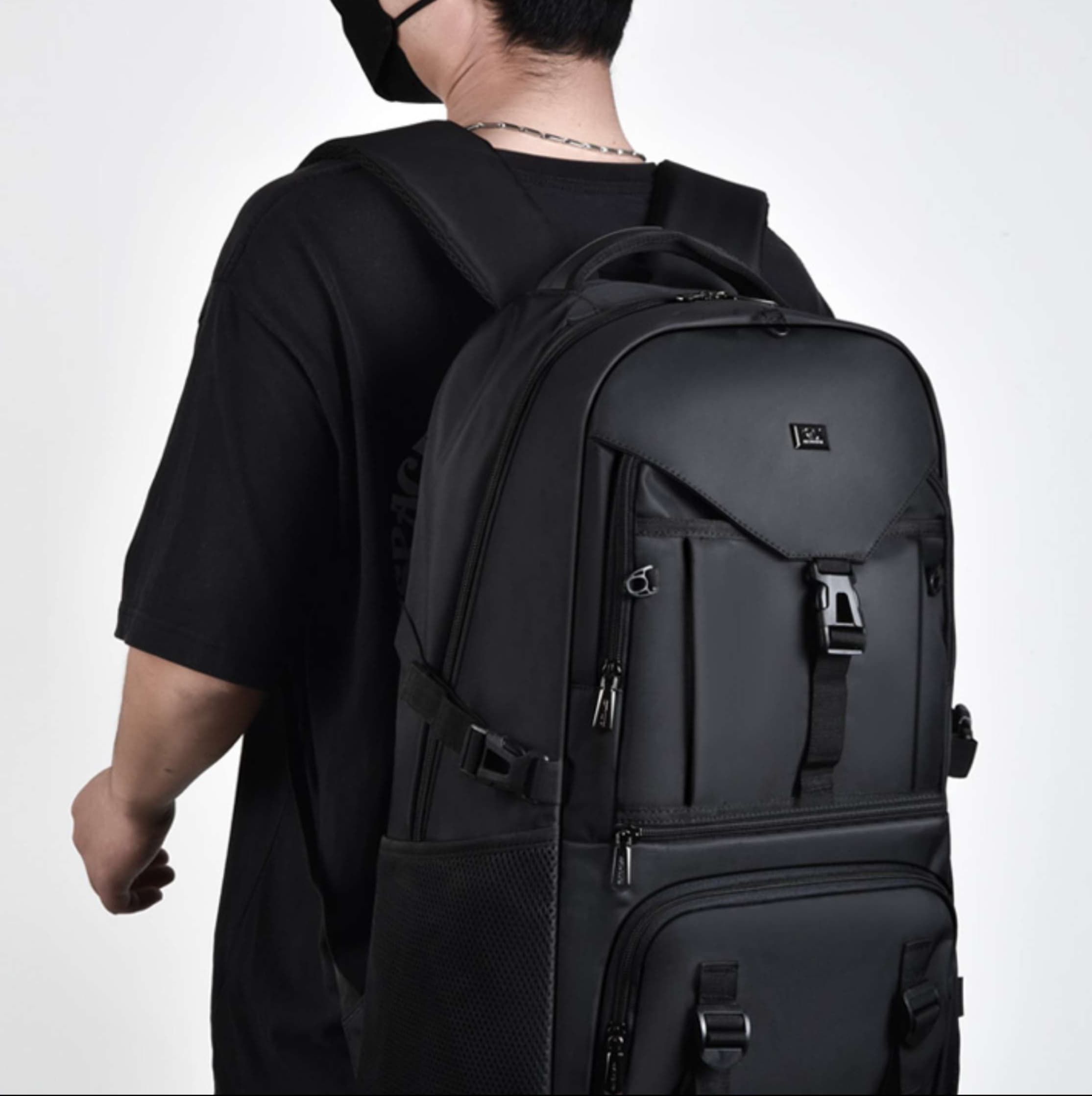 パソコンケース 大容量防水バックパック