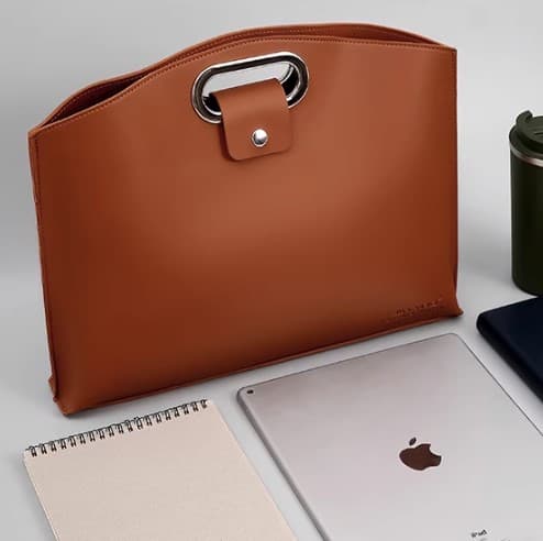 パソコンケース　13インチ～15.6インチ 金属ハンドル付き革製ポーチセットパソコンケース ビジネス 通勤 商談