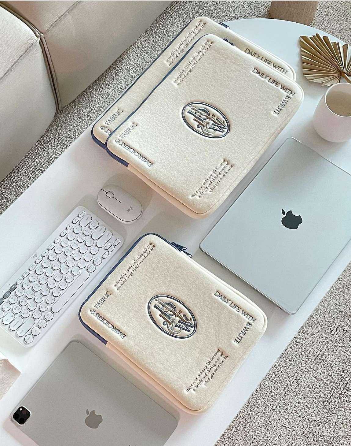 刺繍入り高級感あふれるパソコンケース