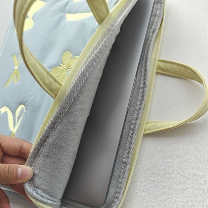 パソコンケース 蝶々とリボン刺繍の手提げパソコンケース