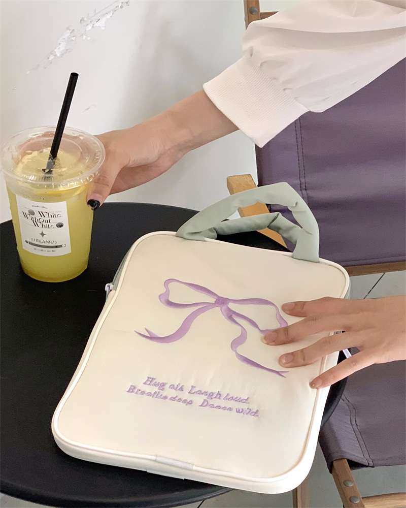 パソコンケース　リボンとメッセージのパソコンケース