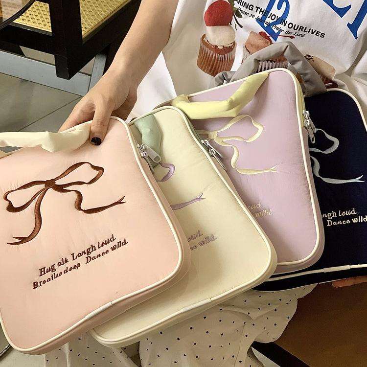 パソコンケース　リボンとメッセージのパソコンケース