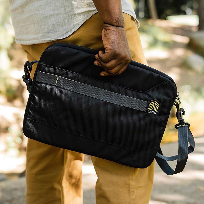 パソコンケース　コンパクト軽量ショルダー付きパソコンケース13インチ