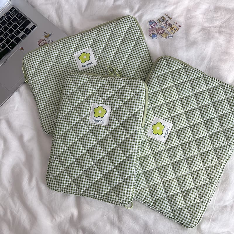 パソコンケース 小花ワッペン付きギンガムチェック柄パソコンケース