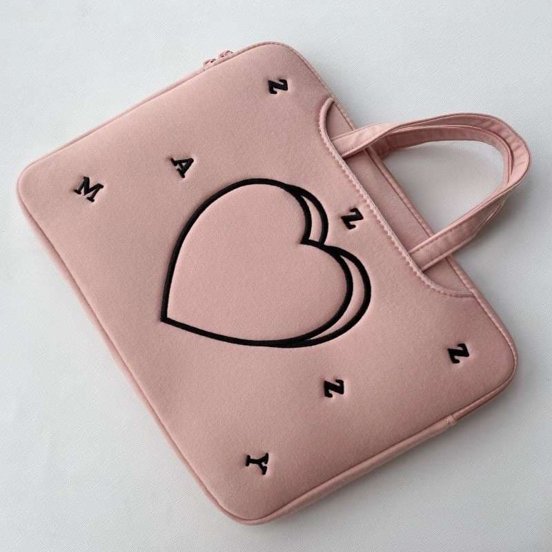パソコンケース ハートとアルファベットのパソコンバッグ　シンプルだけど可愛い☆