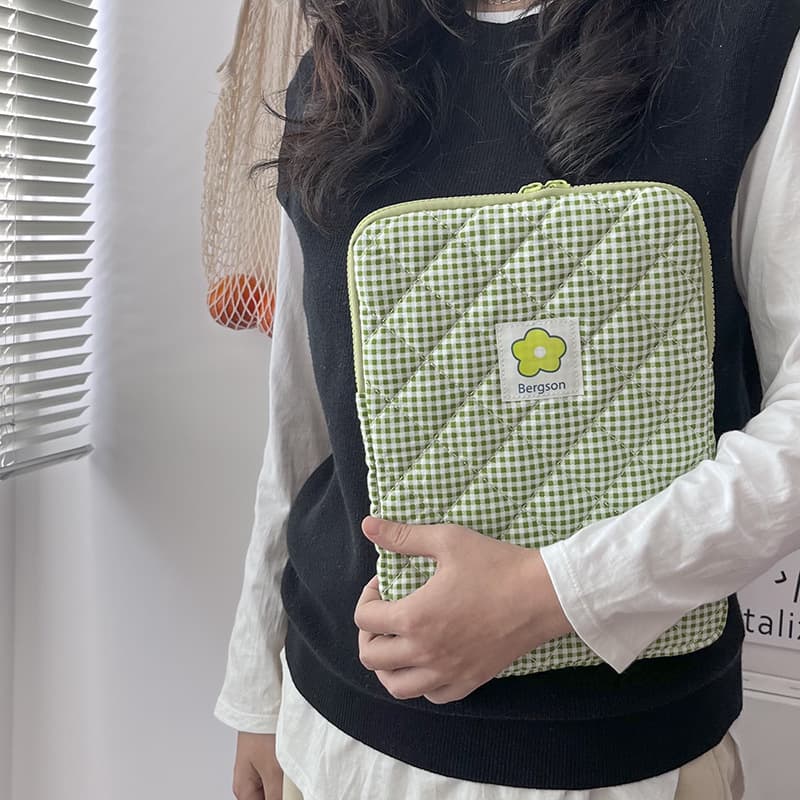 パソコンケース 小花ワッペン付きギンガムチェック柄パソコンケース