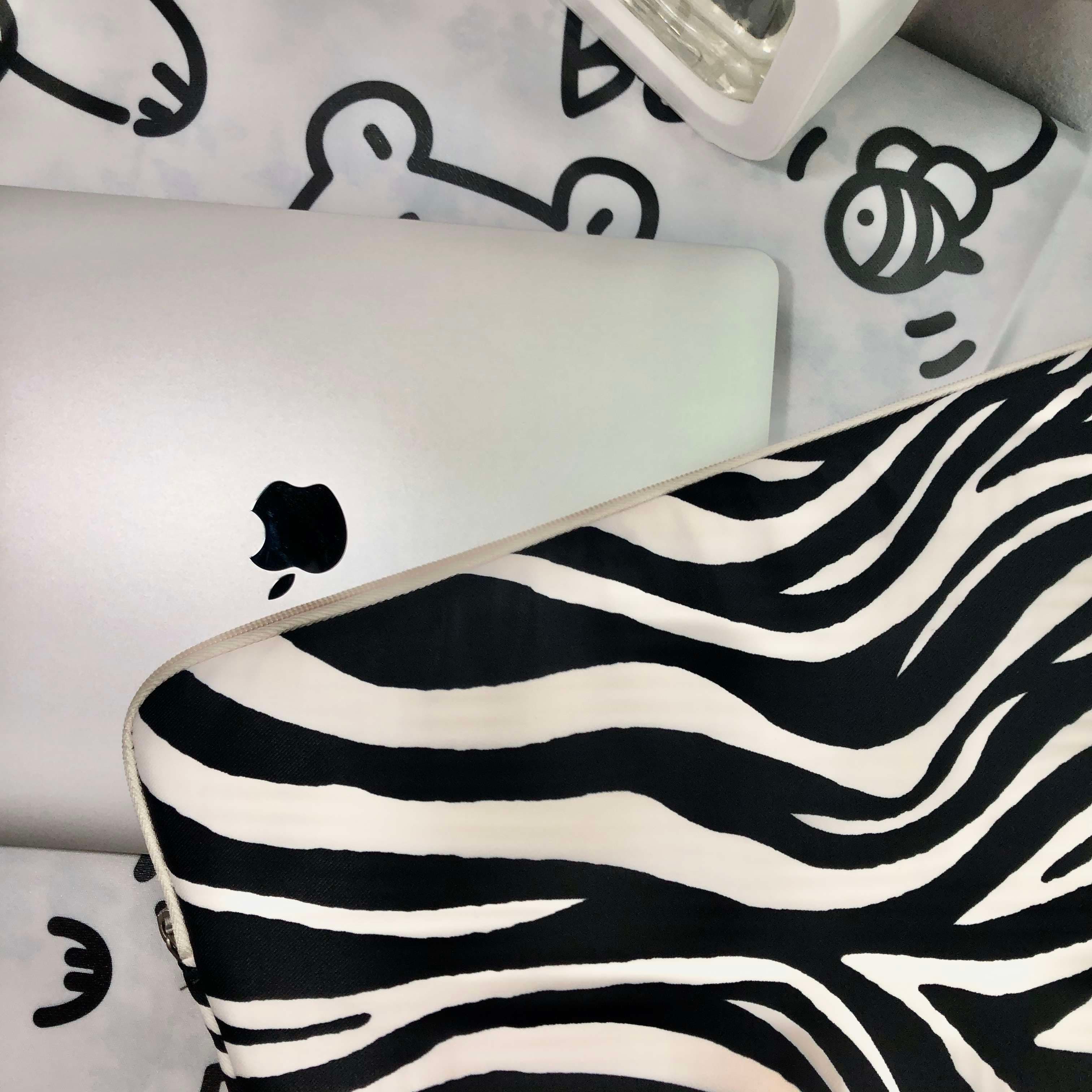 パソコンケース　11インチ～17インチ ゼブラ柄インパクトパソコンケース 日常使い カジュアル 個性派