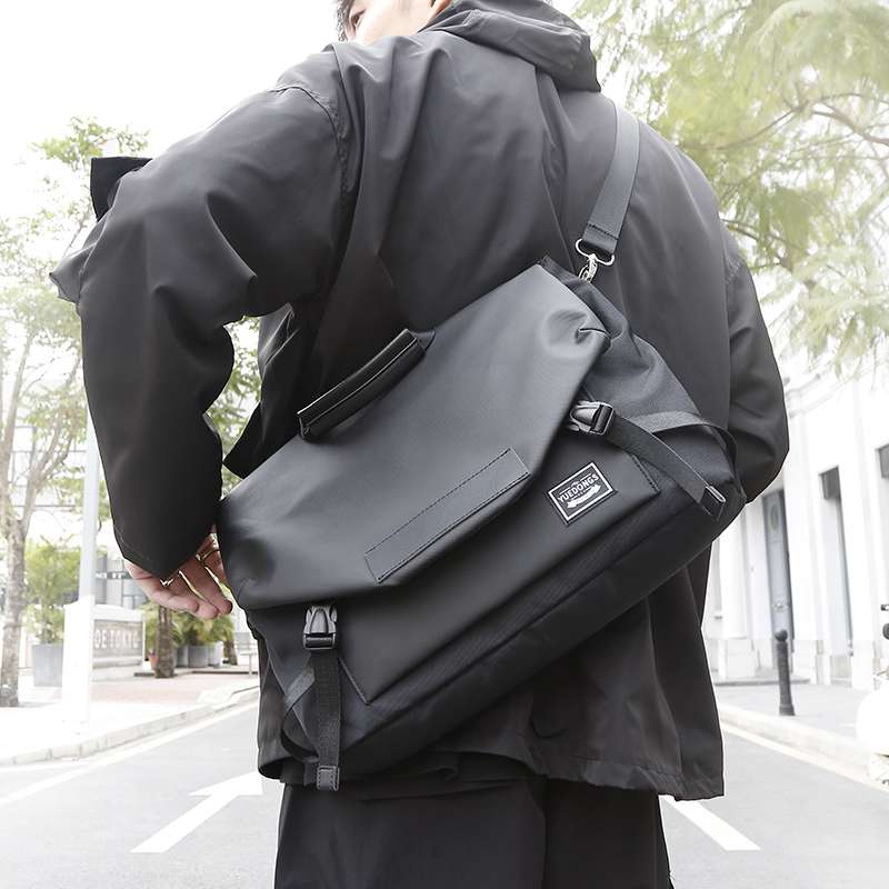 パソコンケース　多機能防水メッセンジャーバッグ型パソコンケース