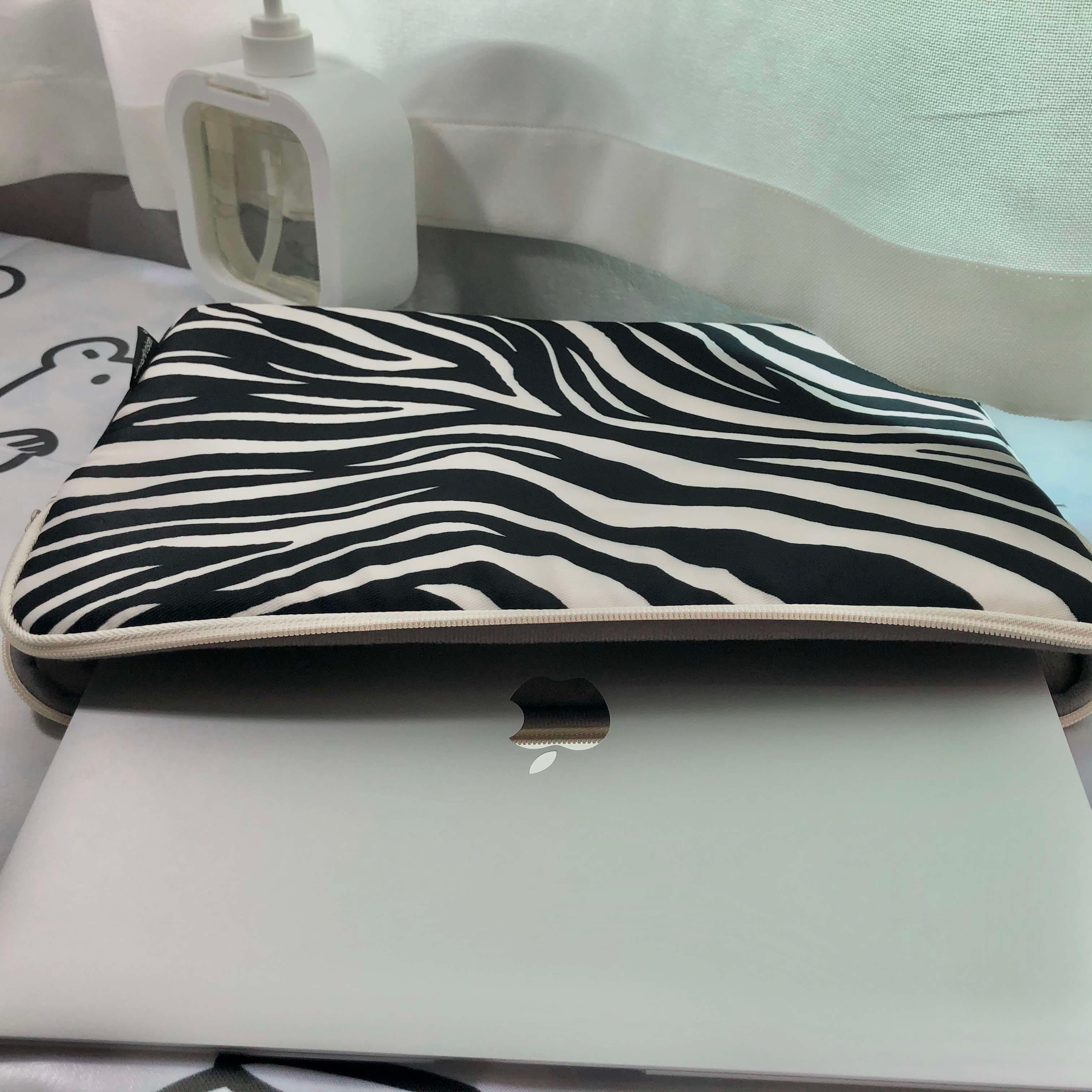 パソコンケース　11インチ～17インチ ゼブラ柄インパクトパソコンケース 日常使い カジュアル 個性派