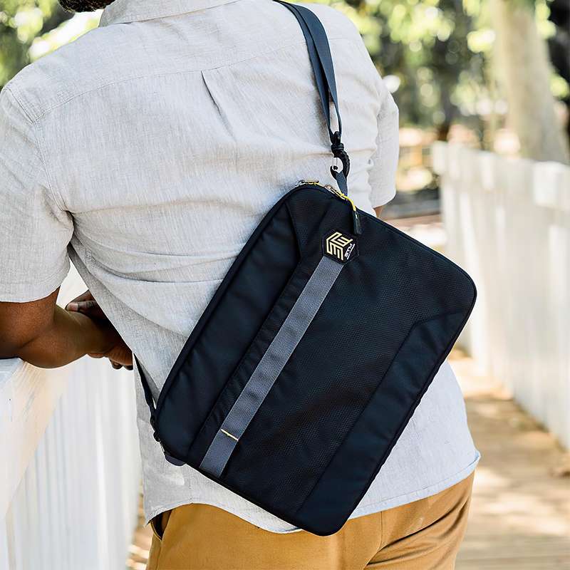 パソコンケース　コンパクト軽量ショルダー付きパソコンケース13インチ