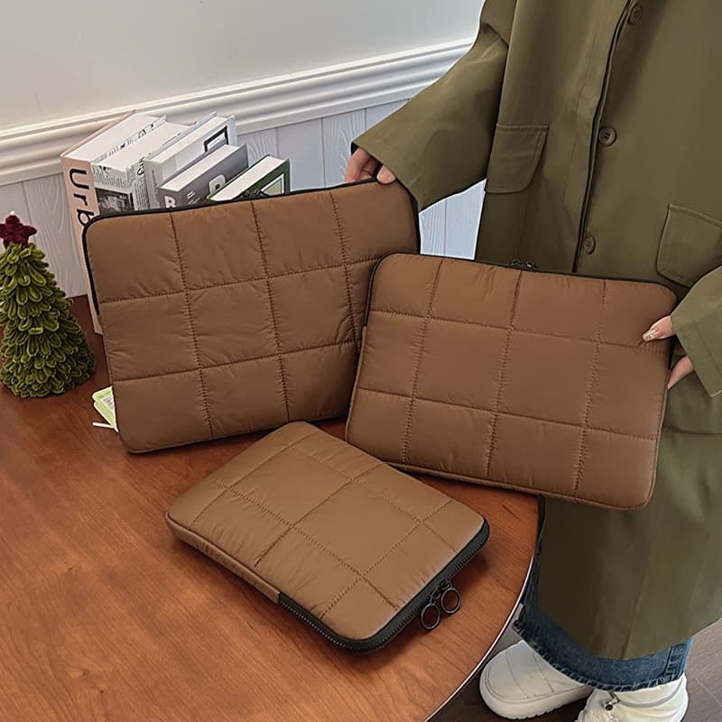 パソコンケース　キルティング加工高級感パソコン保護袋