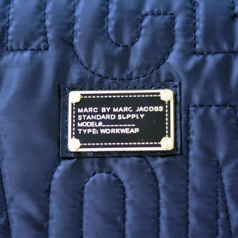 パソコンケース　13.3インチ キルティング高級デザインメタルプレート付きパソコンケース ビジネス 通勤 日常使い