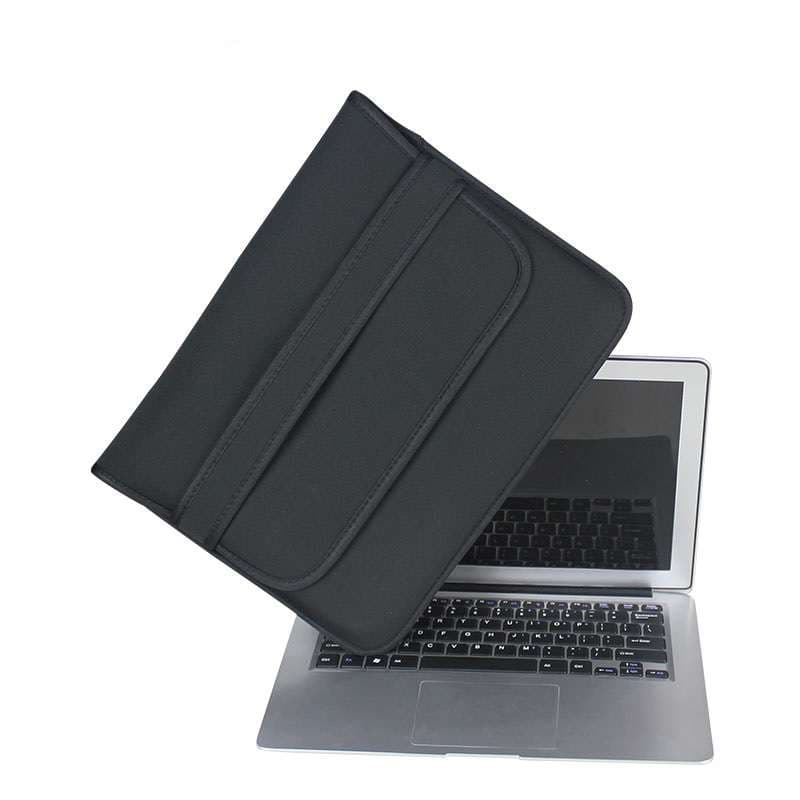 多機能保護スリーブ型パソコンケース　12インチまでのPCに対応　黒と赤の２色でかっこいい仕上がりに☆