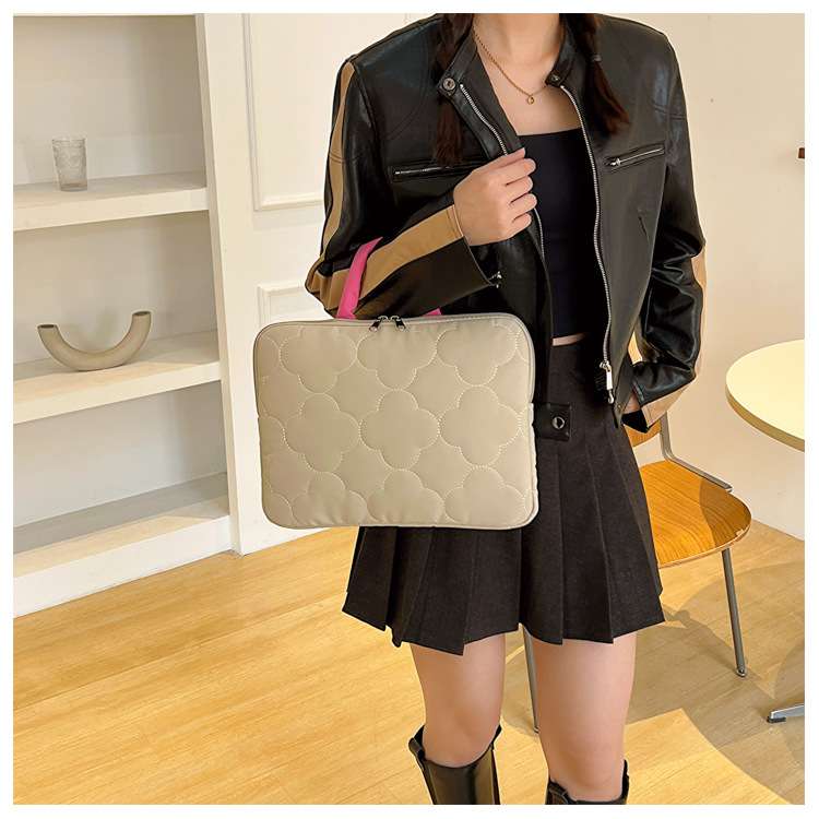 パソコンケース　13インチ～14インチ ふわふわキルティング持ち手付きパソコンケース 日常使い 通勤 カジュアル