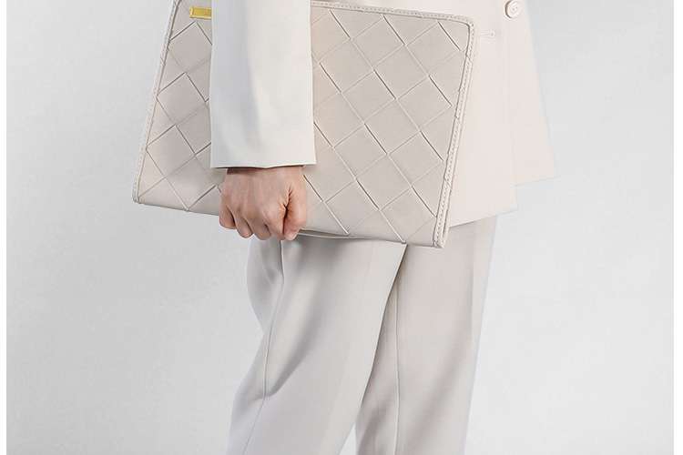 【非表示】パソコンケース  キルティング模様の高級感あふれる手提げバッグ