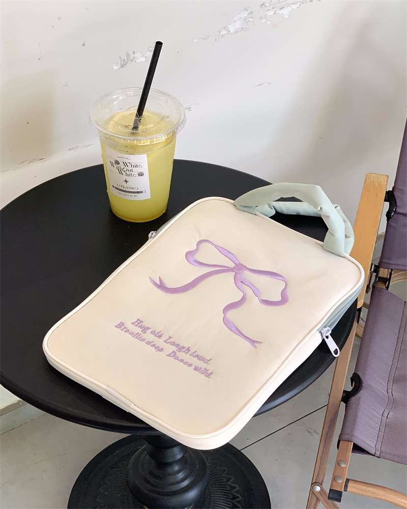 パソコンケース　リボンとメッセージのパソコンケース
