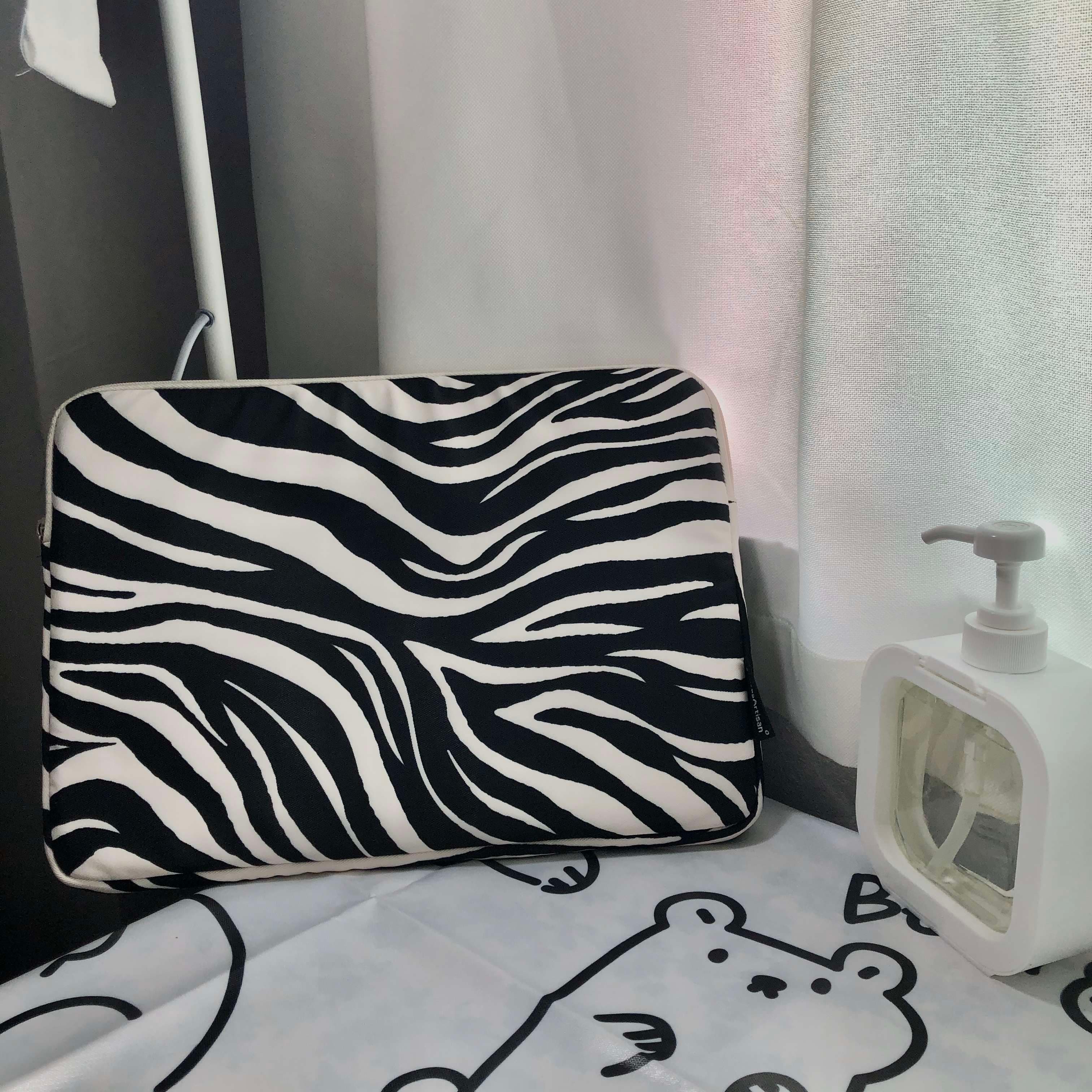 パソコンケース　11インチ～17インチ ゼブラ柄インパクトパソコンケース 日常使い カジュアル 個性派