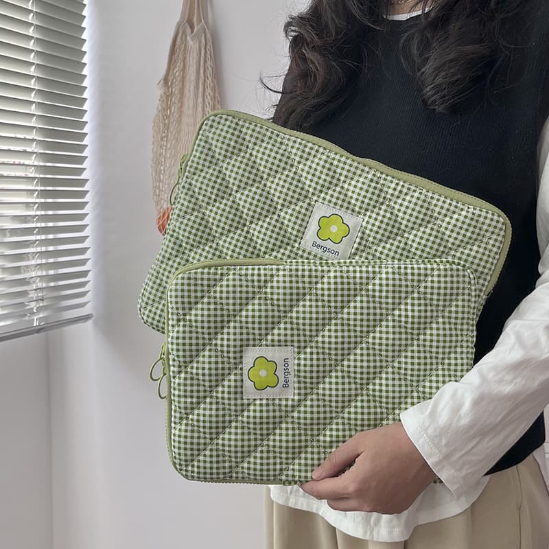 パソコンケース 小花ワッペン付きギンガムチェック柄パソコンケース