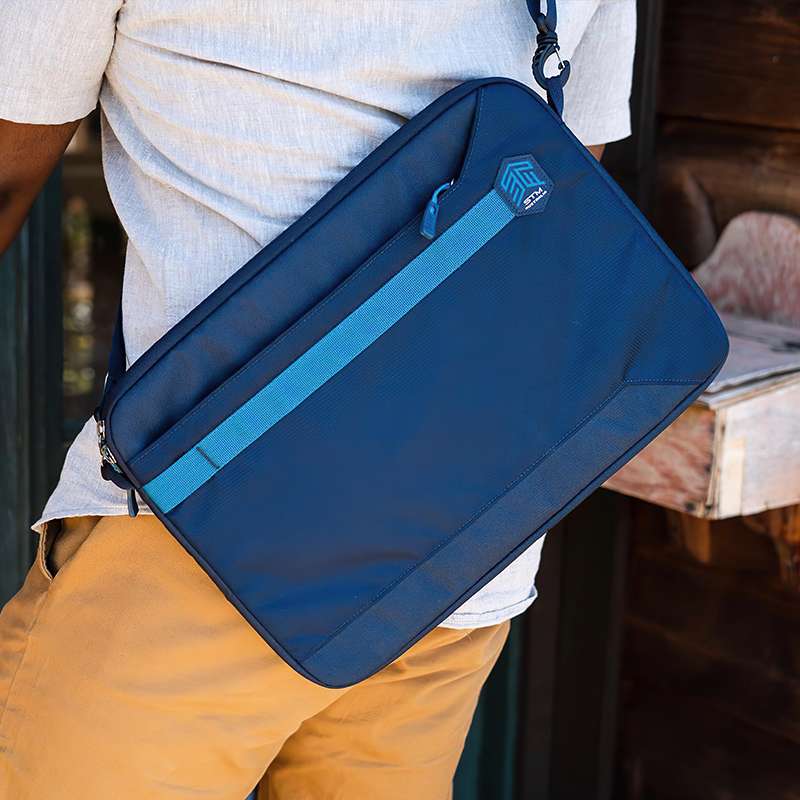 パソコンケース　コンパクト軽量ショルダー付きパソコンケース13インチ