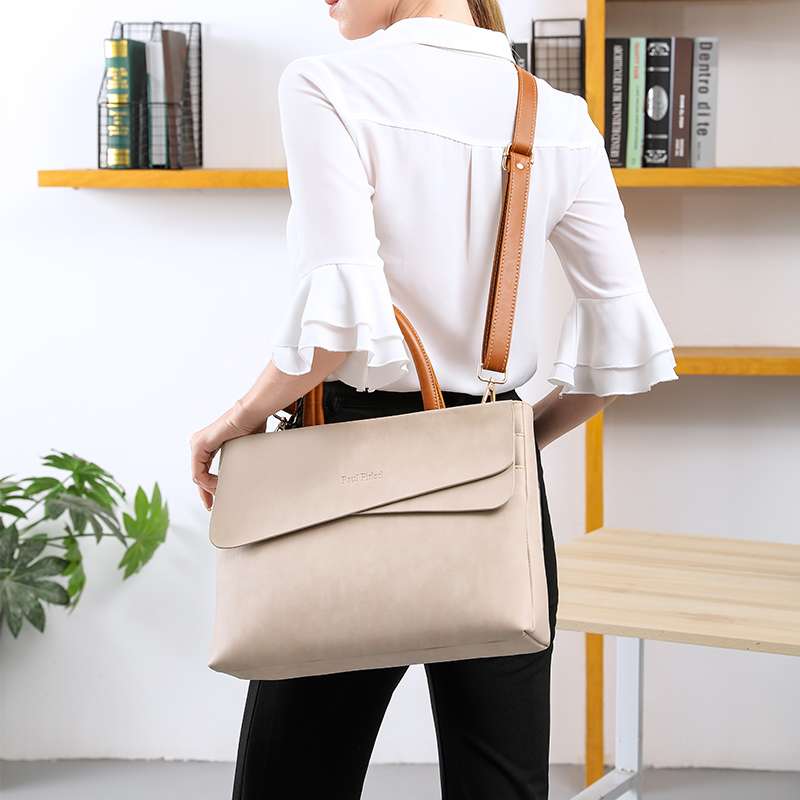 パソコンケース　12インチ～16インチ 上質レザー2WAYポーチ付きパソコンケース ビジネス 通勤 商談