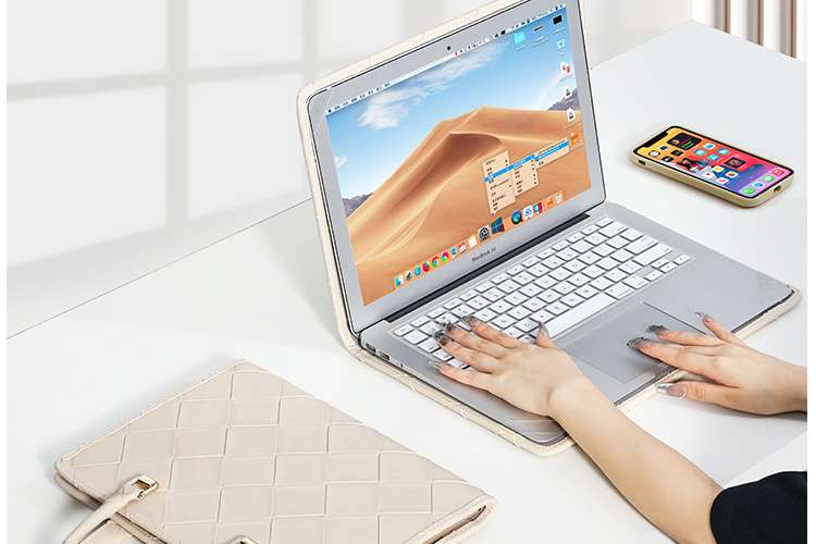 【非表示】パソコンケース  キルティング模様の高級感あふれる手提げバッグ