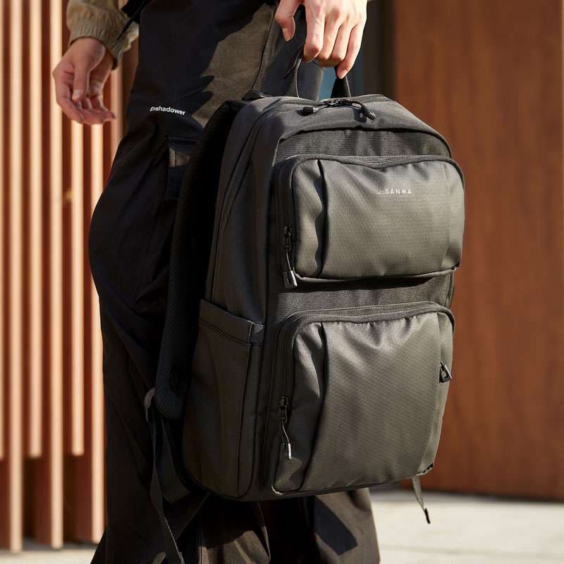 パソコンケース　15.6インチ 大容量多収納ビジネスリュック型パソコンケース 通勤 出張 ビジネス