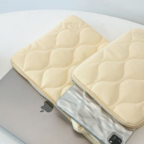 パソコンケース 立体キルティング模様の持ち手付きパソコンケース