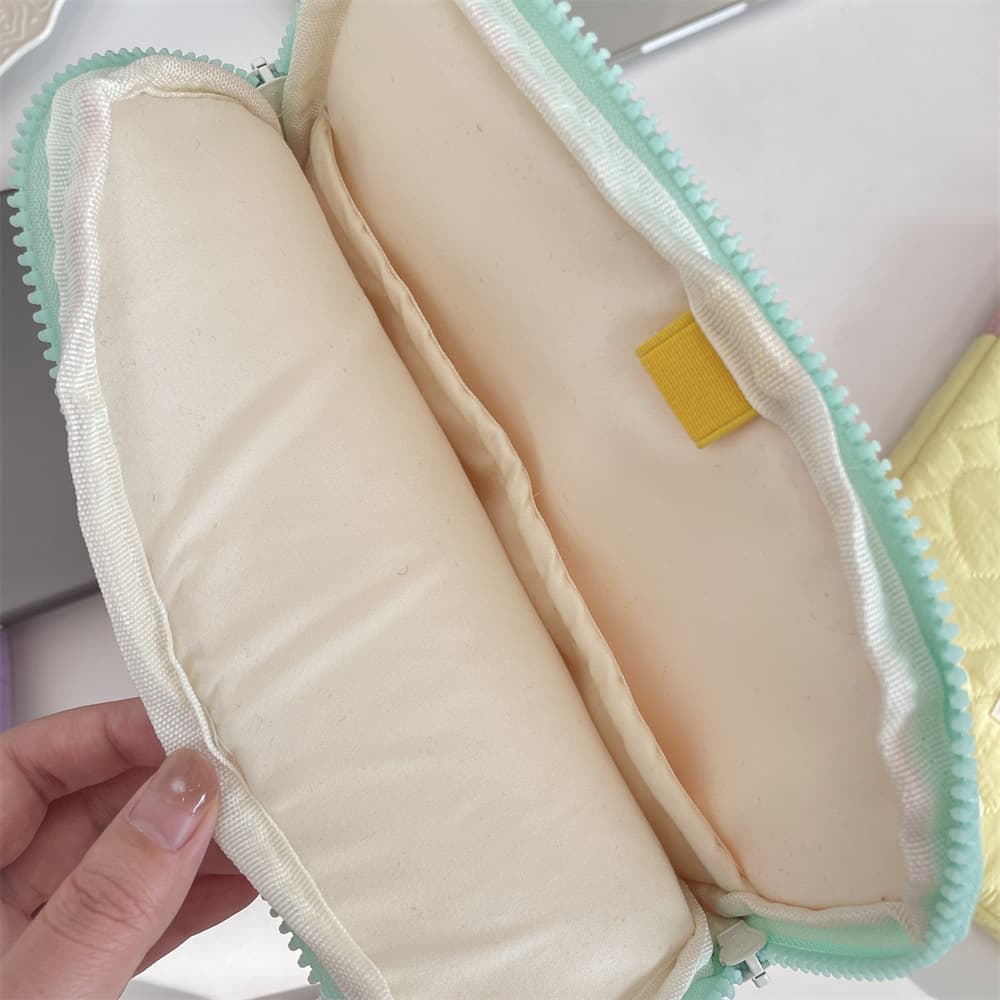 パソコンケース 雲形キルティングふわふわクッションパソコンケース